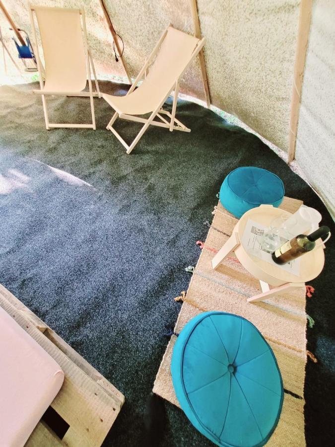 Teepee v zámecké zahradě Hotel Ronow an der Doubrava Exterior foto